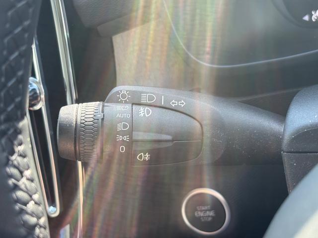 ＸＣ４０ リチャージ　ＰＨＶ　Ｔ５　インスクリプション　認定中古車／ワンオーナー／ブラックレザー／パノラマサンルーフ／ハーマンカードン／純正ナビ／ＴＶ／カープレイ／Ｆ＆Ｒシートヒーター／ステアリングヒーター３６０カメラ／ＬＥＤヘッドライト／レインセンサー（25枚目）