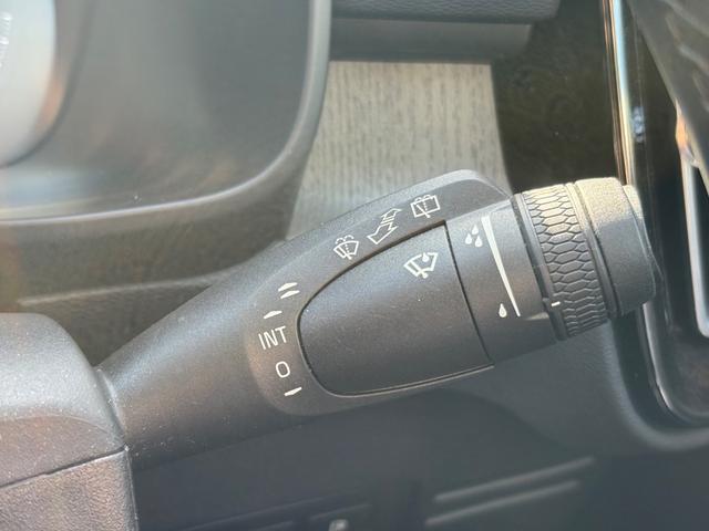 ＸＣ４０ リチャージ　ＰＨＶ　Ｔ５　インスクリプション　認定中古車／ワンオーナー／ブラックレザー／パノラマサンルーフ／ハーマンカードン／純正ナビ／ＴＶ／カープレイ／Ｆ＆Ｒシートヒーター／ステアリングヒーター３６０カメラ／ＬＥＤヘッドライト／レインセンサー（26枚目）