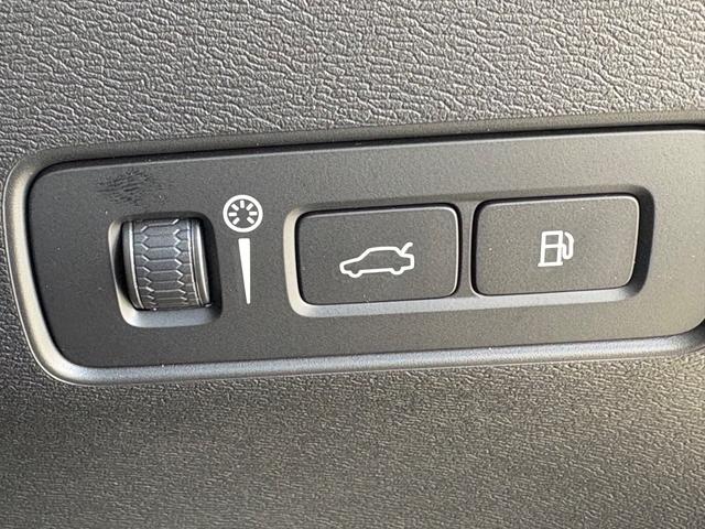 ＸＣ４０ リチャージ　ＰＨＶ　Ｔ５　インスクリプション　認定中古車／ワンオーナー／ブラックレザー／パノラマサンルーフ／ハーマンカードン／純正ナビ／ＴＶ／カープレイ／Ｆ＆Ｒシートヒーター／ステアリングヒーター３６０カメラ／ＬＥＤヘッドライト／レインセンサー（27枚目）