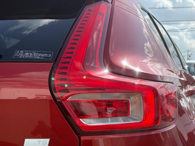 ＸＣ４０ リチャージ　ＰＨＶ　Ｔ５　インスクリプション　認定中古車／ワンオーナー／ブラックレザー／パノラマサンルーフ／ハーマンカードン／純正ナビ／ＴＶ／カープレイ／Ｆ＆Ｒシートヒーター／ステアリングヒーター３６０カメラ／ＬＥＤヘッドライト／レインセンサー（41枚目）