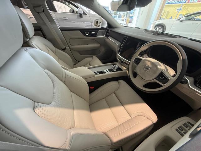 V60 ウルトラ B4 認定中古車/ブロンドナッパレザー/Googleナビ/B&Wプレミアムサウンドシステム/F&Rシートヒーター/ステアリングヒーター/ベンチレーション/マッサージ機能/360カメラ/パワーシート(5枚目)