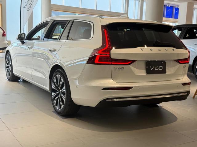 V60 ウルトラ B4 認定中古車/ブロンドナッパレザー/Googleナビ/B&Wプレミアムサウンドシステム/F&Rシートヒーター/ステアリングヒーター/ベンチレーション/マッサージ機能/360カメラ/パワーシート(9枚目)