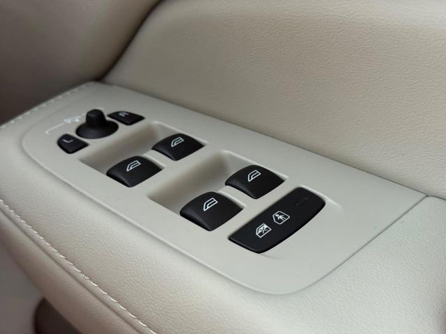 V60 ウルトラ B4 認定中古車/ブロンドナッパレザー/Googleナビ/B&Wプレミアムサウンドシステム/F&Rシートヒーター/ステアリングヒーター/ベンチレーション/マッサージ機能/360カメラ/パワーシート(30枚目)