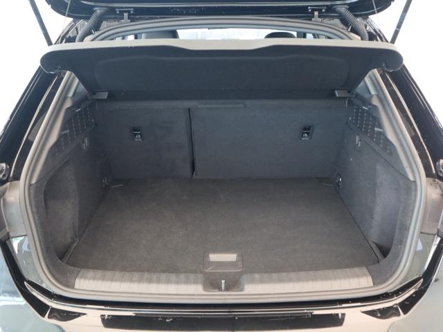 Ａ３ スポーツバック３０ＴＦＳＩ　ＬＥＤヘッドライト　バックカメラ　１６インチアルミホイール　ＴＶチューナー　ナビゲーション　シートヒーター　アダプティブクルーズコントロール　ＥＴＣ　ワンオーナー車　禁煙車（8枚目）