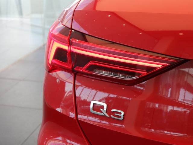 Ｑ３ ３５ＴＦＳＩアドバンスド　元デモカー　ＬＥＤヘッドライト　１８インチアルミホイール　ナビゲーション　サラウンドビューモニター　シートヒーター　スマーフォンワイヤレス充電　バーチャルコックピット　オートマチックテールゲート（15枚目）