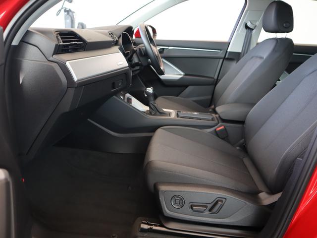 Ｑ３ ３５ＴＦＳＩアドバンスド　元デモカー　ＬＥＤヘッドライト　１８インチアルミホイール　ナビゲーション　サラウンドビューモニター　シートヒーター　スマーフォンワイヤレス充電　バーチャルコックピット　オートマチックテールゲート（58枚目）