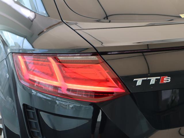 TTSクーペ メモリアルエディション 限定車 レザーシート 20AW B&O Bカメ プライバシーガラス マトリクスLEDヘッドライト クルーズコントロール バーチャルコックピット ブロンズインテリアエレメント 禁煙車(9枚目)