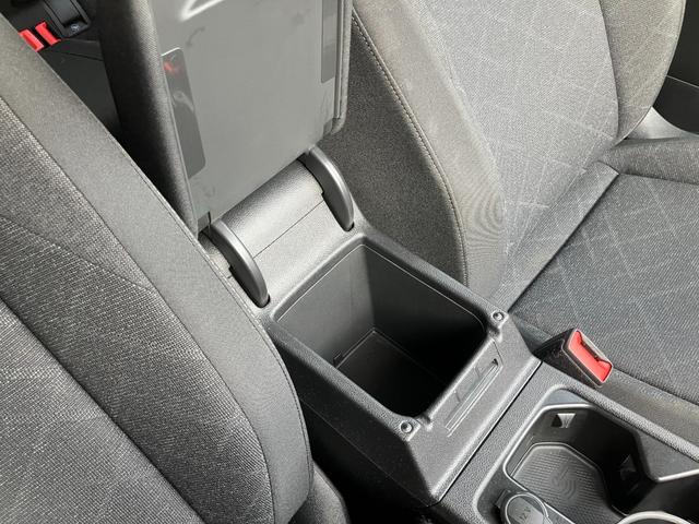 ゴルフヴァリアント eTSI アクティブ 禁煙車 バックカメラ LEDヘッドライト アダプティブクルコン 新品Avilesフロアマット付き ルーフレール スペアタイヤ スマートキー Cタイプ充電2個(15枚目)