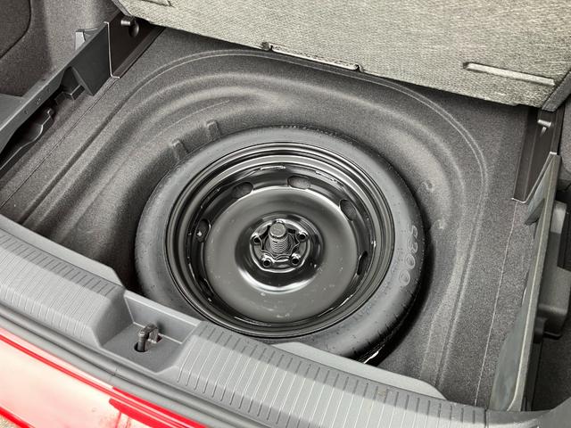 ゴルフヴァリアント eTSI アクティブ 禁煙車 バックカメラ LEDヘッドライト アダプティブクルコン 新品Avilesフロアマット付き ルーフレール スペアタイヤ スマートキー Cタイプ充電2個(26枚目)