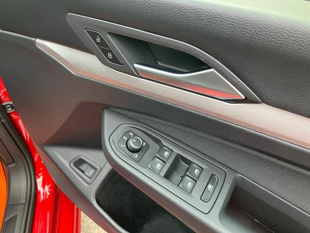 ゴルフヴァリアント eTSI アクティブ 禁煙車 バックカメラ LEDヘッドライト アダプティブクルコン 新品Avilesフロアマット付き ルーフレール スペアタイヤ スマートキー Cタイプ充電2個(28枚目)