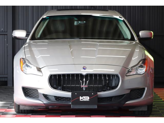 クアトロポルテ GT S ダークブラウンレザーシート アルカンターラルーフライニング ウッドインテリアトリム クリアランスソナー スカイフックサスペンション 純正ナビゲーション バックカメラ パドルシフト 純正20インチアルミ(7枚目)