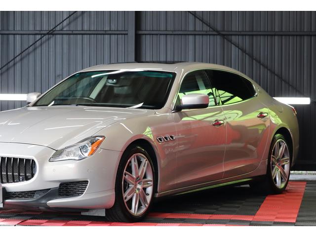 クアトロポルテ GT S ダークブラウンレザーシート アルカンターラルーフライニング ウッドインテリアトリム クリアランスソナー スカイフックサスペンション 純正ナビゲーション バックカメラ パドルシフト 純正20インチアルミ(11枚目)