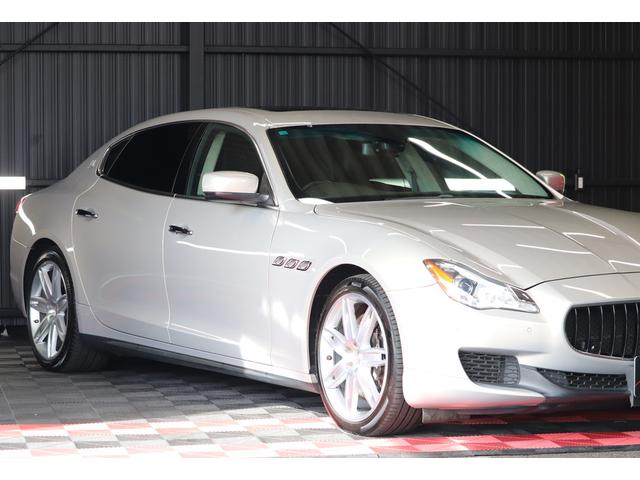 クアトロポルテ GT S ダークブラウンレザーシート アルカンターラルーフライニング ウッドインテリアトリム クリアランスソナー スカイフックサスペンション 純正ナビゲーション バックカメラ パドルシフト 純正20インチアルミ(13枚目)