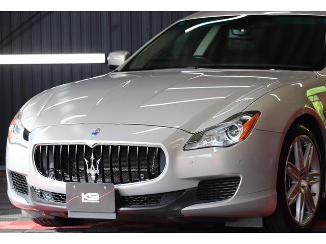 クアトロポルテ GT S ダークブラウンレザーシート アルカンターラルーフライニング ウッドインテリアトリム クリアランスソナー スカイフックサスペンション 純正ナビゲーション バックカメラ パドルシフト 純正20インチアルミ(15枚目)