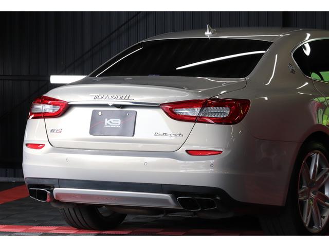 クアトロポルテ GT S ダークブラウンレザーシート アルカンターラルーフライニング ウッドインテリアトリム クリアランスソナー スカイフックサスペンション 純正ナビゲーション バックカメラ パドルシフト 純正20インチアルミ(16枚目)