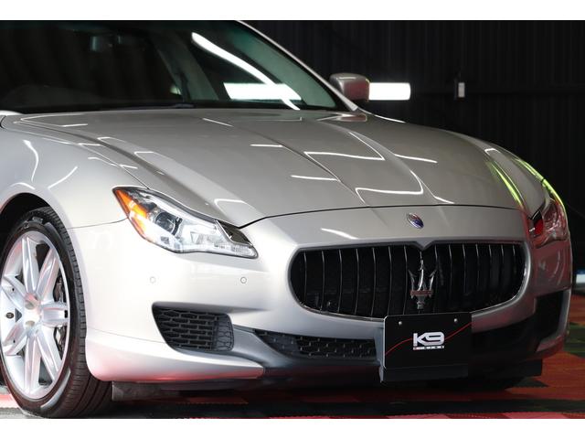 クアトロポルテ GT S ダークブラウンレザーシート アルカンターラルーフライニング ウッドインテリアトリム クリアランスソナー スカイフックサスペンション 純正ナビゲーション バックカメラ パドルシフト 純正20インチアルミ(17枚目)