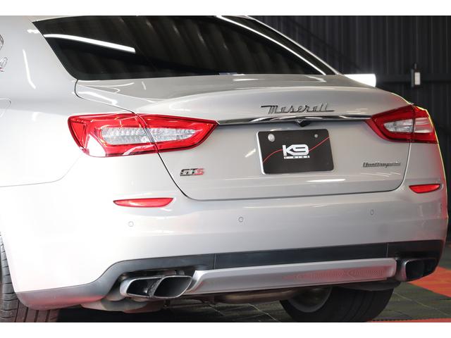 クアトロポルテ GT S ダークブラウンレザーシート アルカンターラルーフライニング ウッドインテリアトリム クリアランスソナー スカイフックサスペンション 純正ナビゲーション バックカメラ パドルシフト 純正20インチアルミ(18枚目)