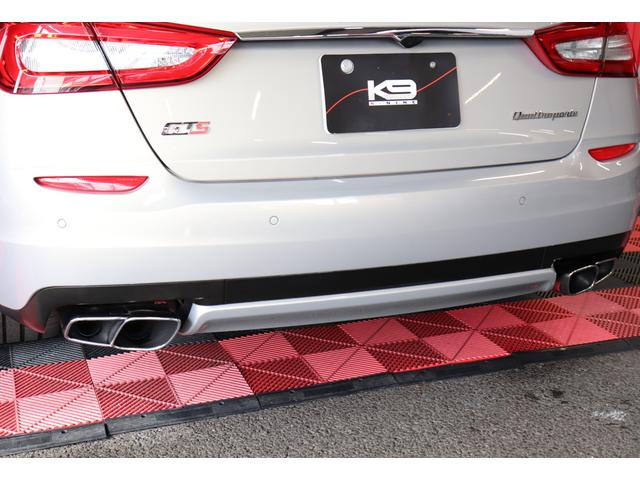 クアトロポルテ GT S ダークブラウンレザーシート アルカンターラルーフライニング ウッドインテリアトリム クリアランスソナー スカイフックサスペンション 純正ナビゲーション バックカメラ パドルシフト 純正20インチアルミ(24枚目)