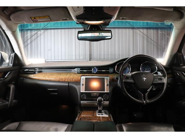 クアトロポルテ GT S ダークブラウンレザーシート アルカンターラルーフライニング ウッドインテリアトリム クリアランスソナー スカイフックサスペンション 純正ナビゲーション バックカメラ パドルシフト 純正20インチアルミ(26枚目)