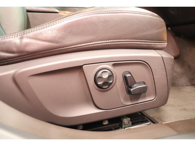 クアトロポルテ GT S ダークブラウンレザーシート アルカンターラルーフライニング ウッドインテリアトリム クリアランスソナー スカイフックサスペンション 純正ナビゲーション バックカメラ パドルシフト 純正20インチアルミ(29枚目)