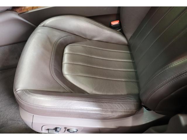 クアトロポルテ GT S ダークブラウンレザーシート アルカンターラルーフライニング ウッドインテリアトリム クリアランスソナー スカイフックサスペンション 純正ナビゲーション バックカメラ パドルシフト 純正20インチアルミ(31枚目)