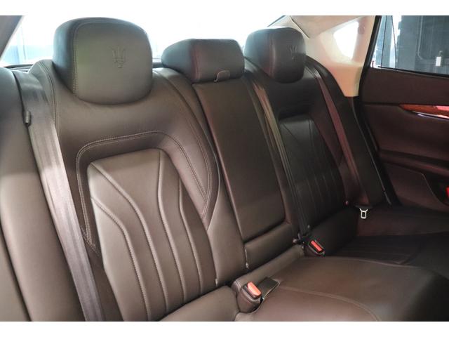 クアトロポルテ GT S ダークブラウンレザーシート アルカンターラルーフライニング ウッドインテリアトリム クリアランスソナー スカイフックサスペンション 純正ナビゲーション バックカメラ パドルシフト 純正20インチアルミ(32枚目)