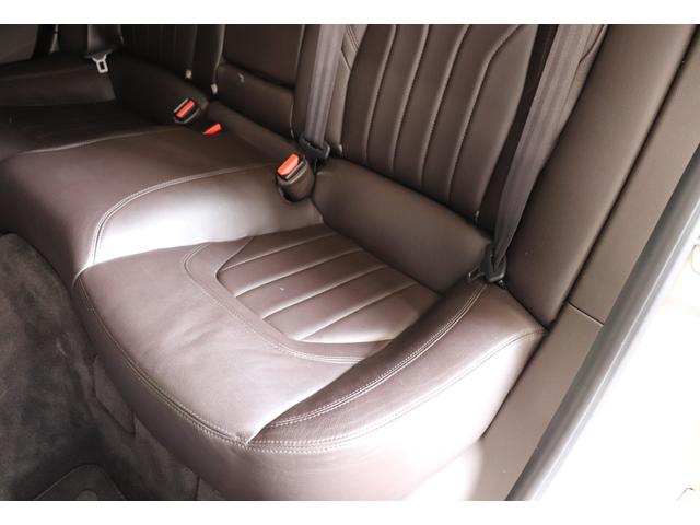 クアトロポルテ GT S ダークブラウンレザーシート アルカンターラルーフライニング ウッドインテリアトリム クリアランスソナー スカイフックサスペンション 純正ナビゲーション バックカメラ パドルシフト 純正20インチアルミ(35枚目)