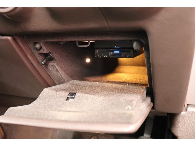 クアトロポルテ GT S ダークブラウンレザーシート アルカンターラルーフライニング ウッドインテリアトリム クリアランスソナー スカイフックサスペンション 純正ナビゲーション バックカメラ パドルシフト 純正20インチアルミ(49枚目)