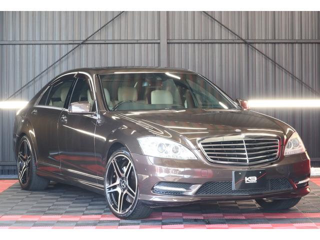 ���F�̓h���}�C�g�u���E���ƂȂ��Ă���܂��B