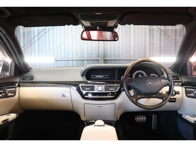 �����̓z���C�g���U�[�����ؖڂ̃R���r�ł��B