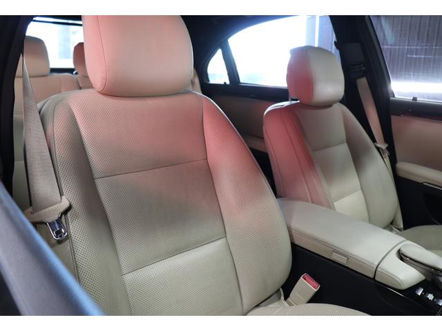 �V�[�g�̓z���C�g���U�[�i�{�v�j�ƂȂ��Ă���܂��B