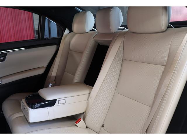 �Z���^�[�����ɂ̓A�[�����X�g�����[���Ă���܂��B