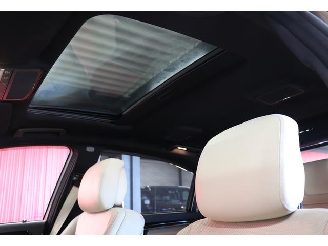 �T�����[�t�𑕔����Ă���܂��B