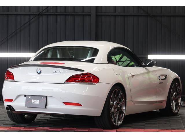 Ｚ４ ｓＤｒｉｖｅ２０ｉクルージングエディション　ハードトップ電動オープン　社外フロントエアロ　トランクスポイラー　社外グリル　ＨＲＥ２０インチアルミホイール　ブラックレザー　シートヒーター　ミラー一体型前後ドラレコ　バックモニター　ＥＴＣ（4枚目）