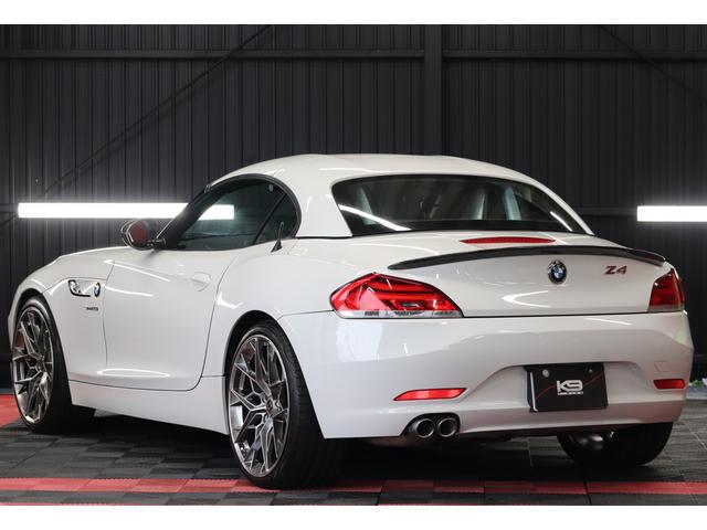 Ｚ４ ｓＤｒｉｖｅ２０ｉクルージングエディション　ハードトップ電動オープン　社外フロントエアロ　トランクスポイラー　社外グリル　ＨＲＥ２０インチアルミホイール　ブラックレザー　シートヒーター　ミラー一体型前後ドラレコ　バックモニター　ＥＴＣ（6枚目）