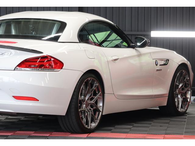 Ｚ４ ｓＤｒｉｖｅ２０ｉクルージングエディション　ハードトップ電動オープン　社外フロントエアロ　トランクスポイラー　社外グリル　ＨＲＥ２０インチアルミホイール　ブラックレザー　シートヒーター　ミラー一体型前後ドラレコ　バックモニター　ＥＴＣ（12枚目）