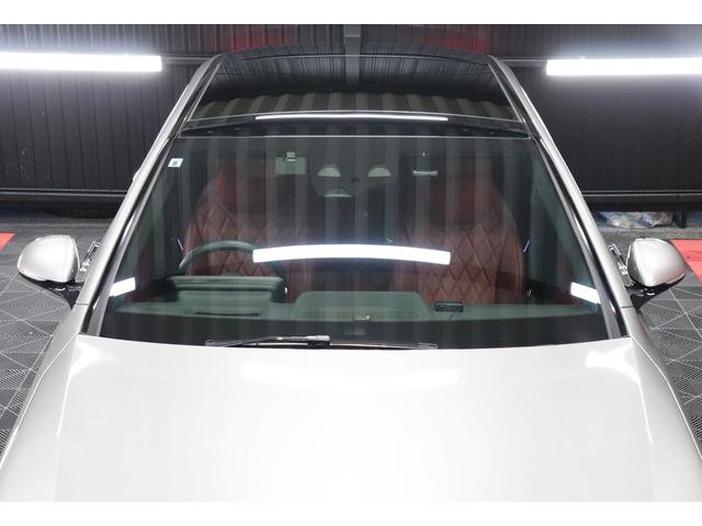 �㕔�ɂ̓p�m���~�b�N�X���C�f�B���O���[�t�𑕔����Ă���܂��B