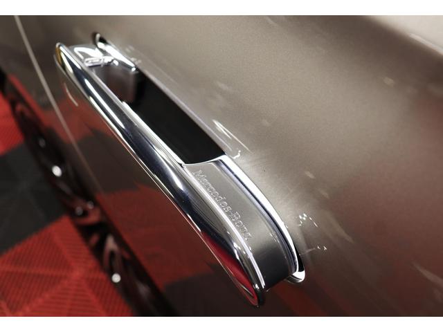 �L�[���g�ђ��Ɏԗ��ɋ߂Â��ƃh�A�n���h���������ŏo�Ă��܂��B�n���h�������ɂ͂l���������������̍�����������܂��B