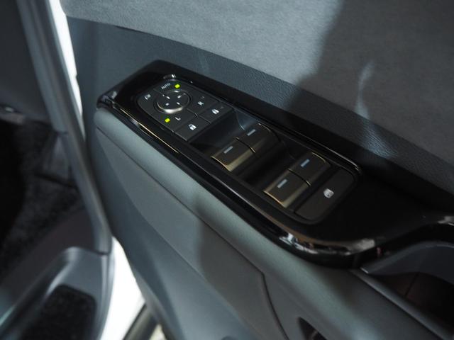 LM LM500h バージョンL 6人乗り モデリスタエアロ タッチディスプレイ ムーンルーフ 後席モニター 後席シートヒーター/ベンチレーション 後席リラクゼーション機能 後席アームレスト&格納テーブル マルチオペレーションパネル(16枚目)