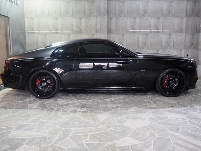 レイス ベースグレード MANSORYボディーキッド/V6 22インチホイール ツインコーチライン ロアリングキッド ブラックアウト スターライト RRヘッドレス刺繍 コントラスステッチ ピアノブラックパネル(5枚目)