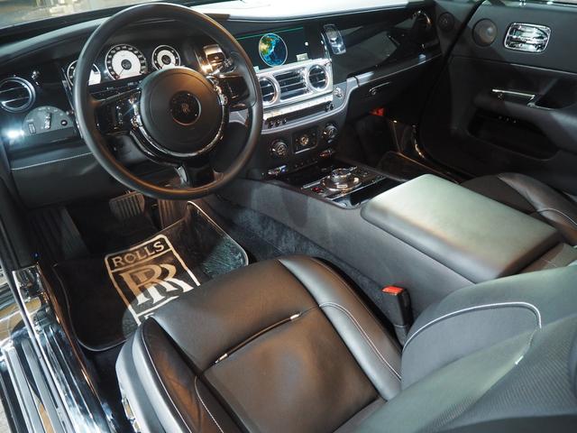 レイス ベースグレード MANSORYボディーキッド/V6 22インチホイール ツインコーチライン ロアリングキッド ブラックアウト スターライト RRヘッドレス刺繍 コントラスステッチ ピアノブラックパネル(10枚目)