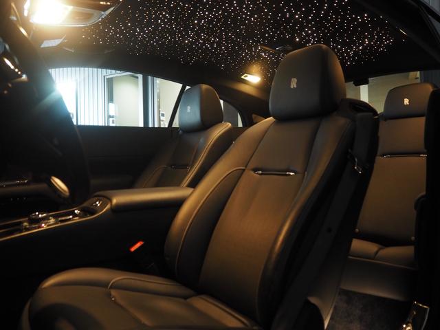 レイス ベースグレード MANSORYボディーキッド/V6 22インチホイール ツインコーチライン ロアリングキッド ブラックアウト スターライト RRヘッドレス刺繍 コントラスステッチ ピアノブラックパネル(13枚目)