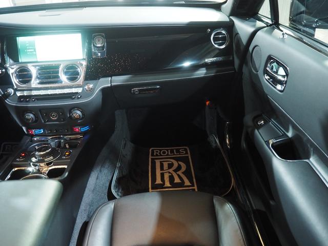 レイス ベースグレード MANSORYボディーキッド/V6 22インチホイール ツインコーチライン ロアリングキッド ブラックアウト スターライト RRヘッドレス刺繍 コントラスステッチ ピアノブラックパネル(21枚目)