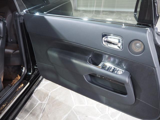 レイス ベースグレード MANSORYボディーキッド/V6 22インチホイール ツインコーチライン ロアリングキッド ブラックアウト スターライト RRヘッドレス刺繍 コントラスステッチ ピアノブラックパネル(24枚目)