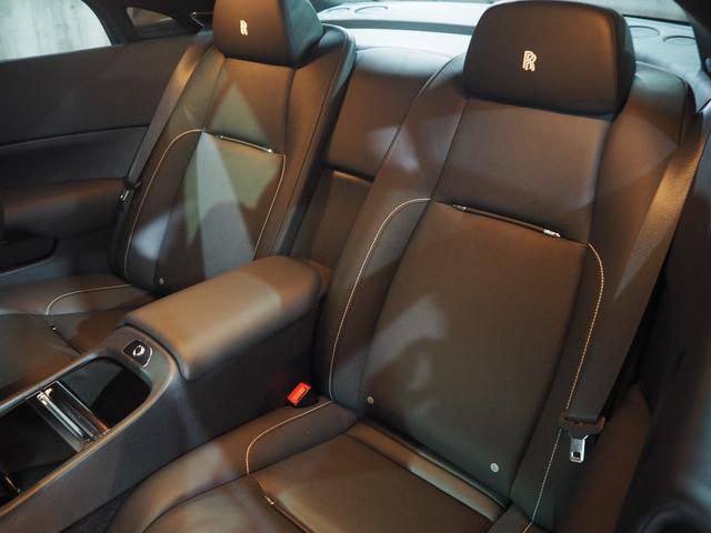 レイス ベースグレード MANSORYボディーキッド/V6 22インチホイール ツインコーチライン ロアリングキッド ブラックアウト スターライト RRヘッドレス刺繍 コントラスステッチ ピアノブラックパネル(25枚目)