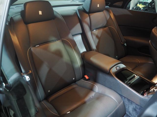 レイス ベースグレード MANSORYボディーキッド/V6 22インチホイール ツインコーチライン ロアリングキッド ブラックアウト スターライト RRヘッドレス刺繍 コントラスステッチ ピアノブラックパネル(26枚目)