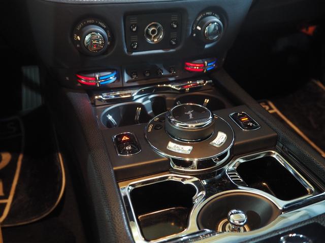 レイス ベースグレード MANSORYボディーキッド/V6 22インチホイール ツインコーチライン ロアリングキッド ブラックアウト スターライト RRヘッドレス刺繍 コントラスステッチ ピアノブラックパネル(34枚目)