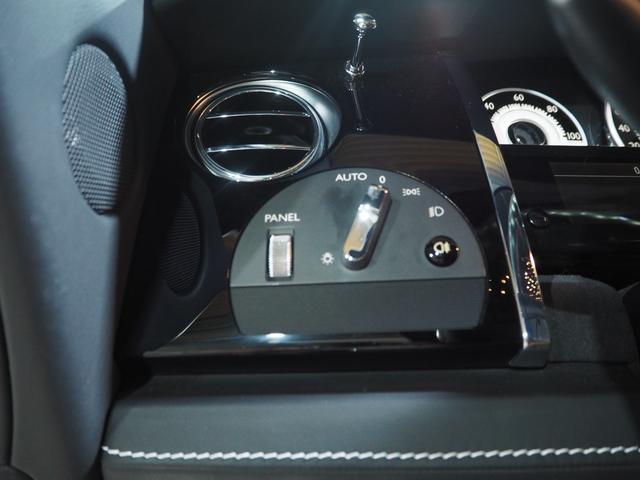 レイス ベースグレード MANSORYボディーキッド/V6 22インチホイール ツインコーチライン ロアリングキッド ブラックアウト スターライト RRヘッドレス刺繍 コントラスステッチ ピアノブラックパネル(36枚目)