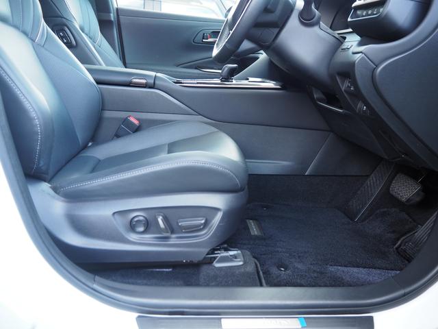 クラウンスポーツ Z パノラマルーフ パノラミックビューモニター ドライバーモニターカメラ ブラックレザーエアーシート デジタルインナーミラー パワーバックドア ビルトインETC2.0 置くだけ充電(12枚目)