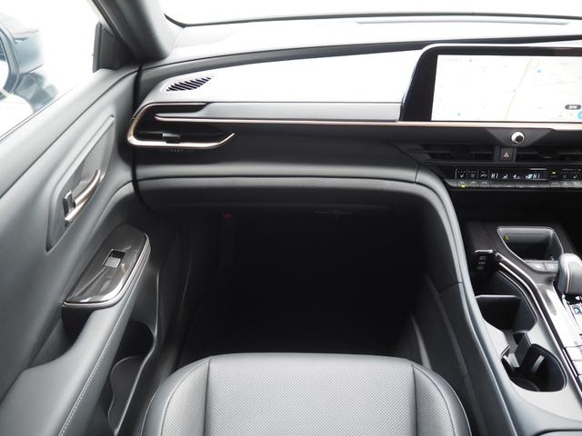 クラウンスポーツ Z パノラマルーフ パノラミックビューモニター ドライバーモニターカメラ ブラックレザーエアーシート デジタルインナーミラー パワーバックドア ビルトインETC2.0 置くだけ充電(18枚目)